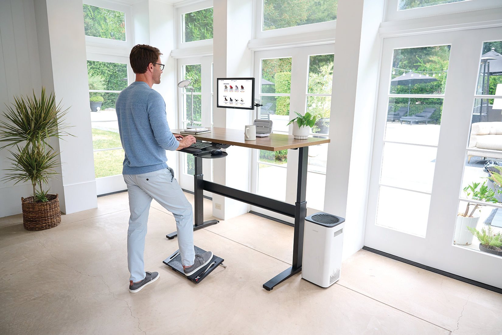 Man standing at the Transcend desk